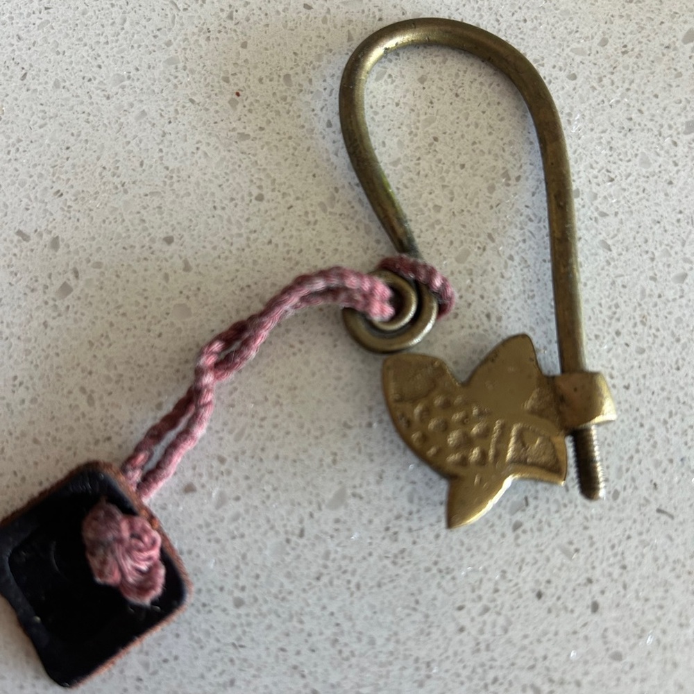 Sami Amin Brass Key Chain, peace dove ( new)
